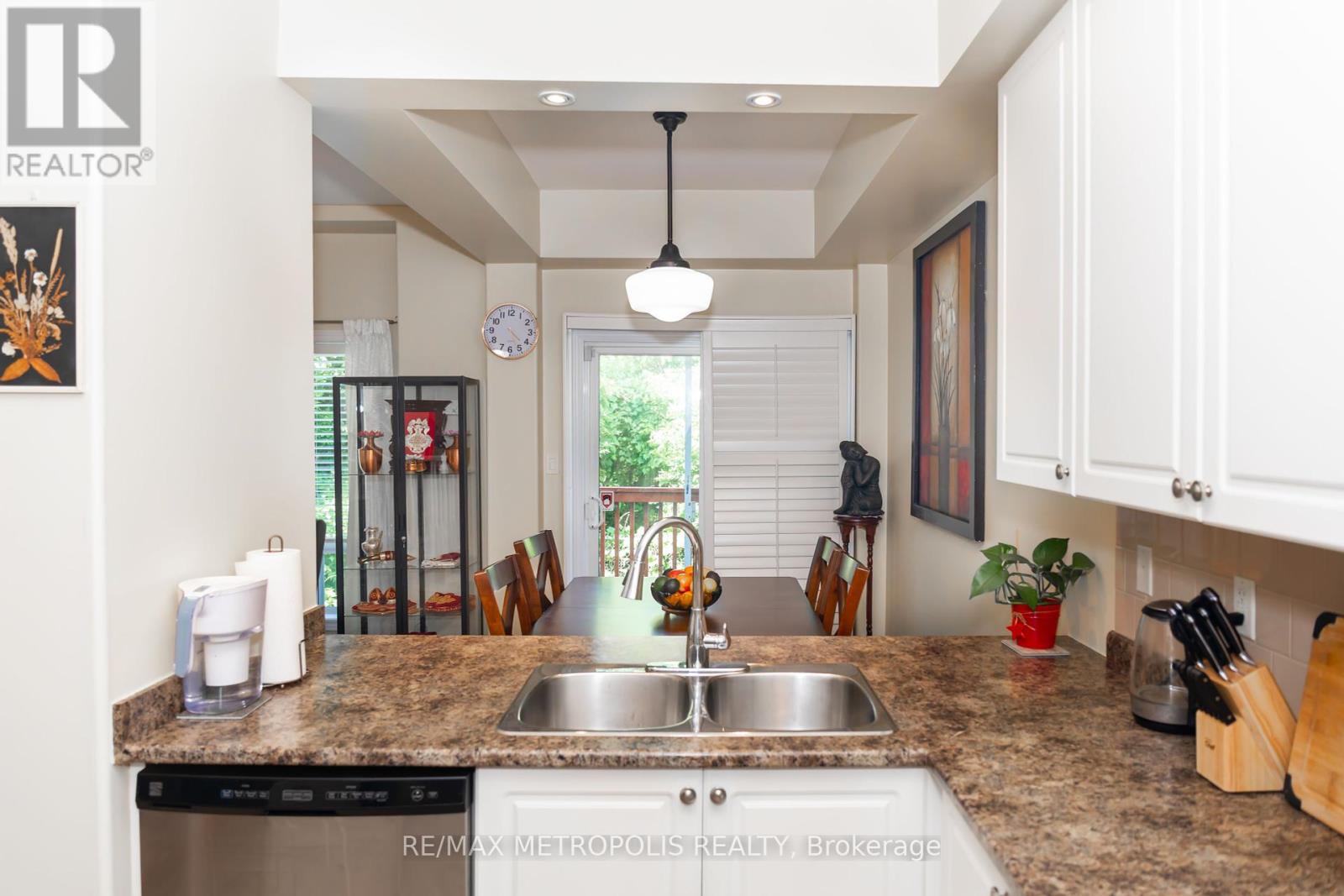 58 Chloe Street, St. Catharines, Ontario  L2P 0A5 - Photo 8 - X12277139