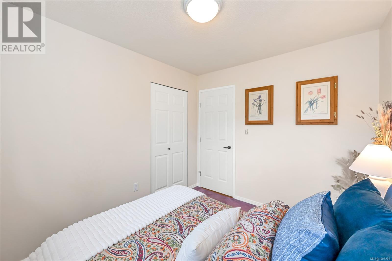 Property at 2960 Deerwood Pl image 3