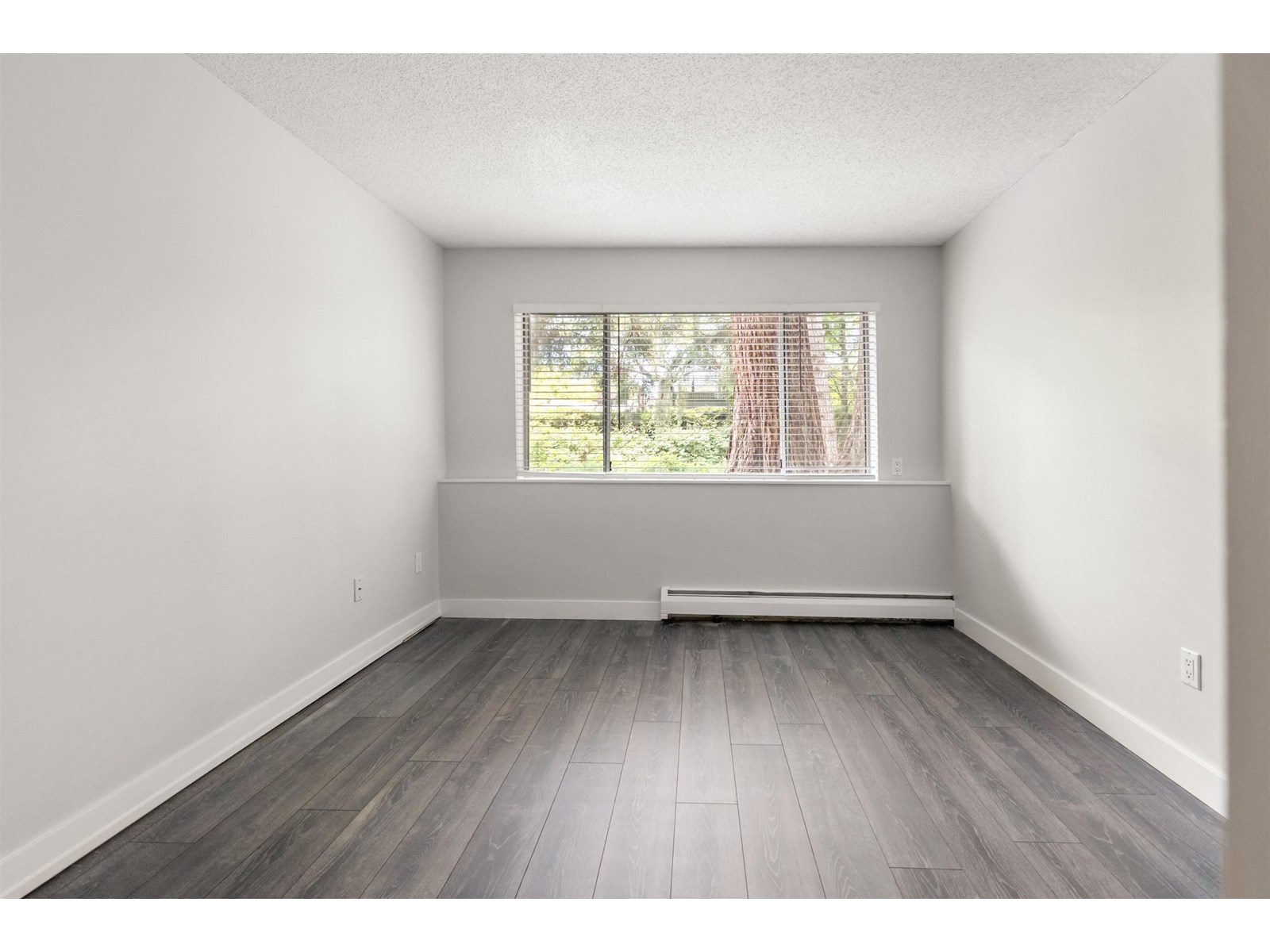Property at 4 5664 200 STREET image 4