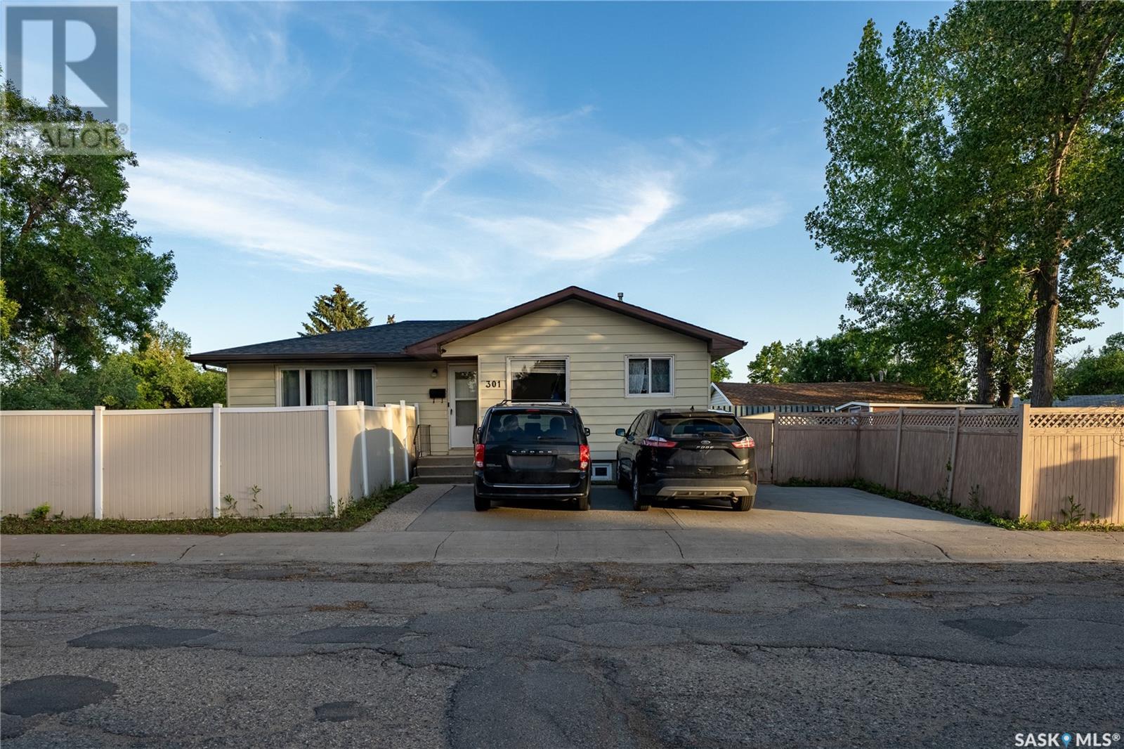 301 MIKKELSON DRIVE, regina, Saskatchewan