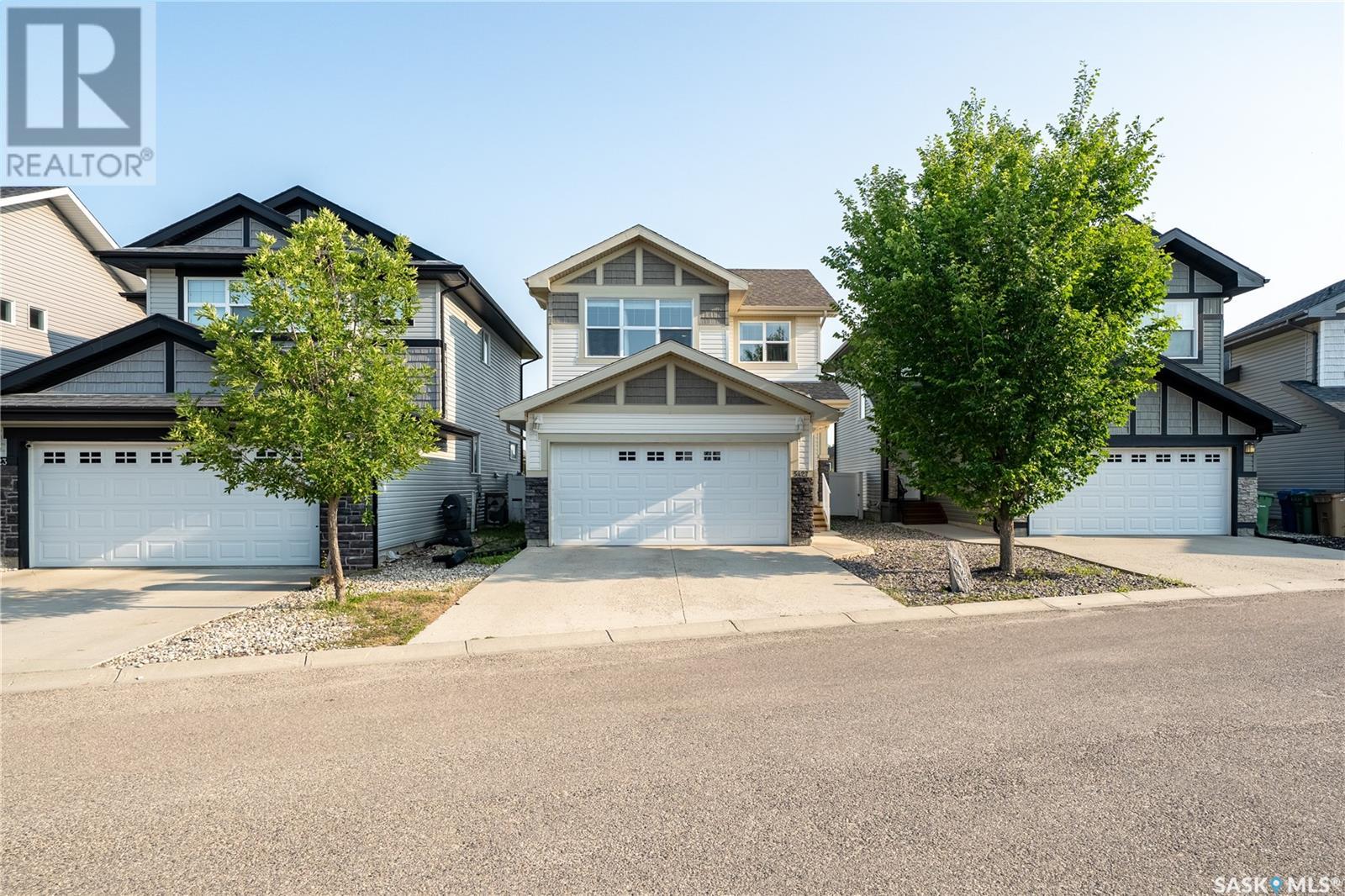 Property at 5427 Universal CRESCENT image 3