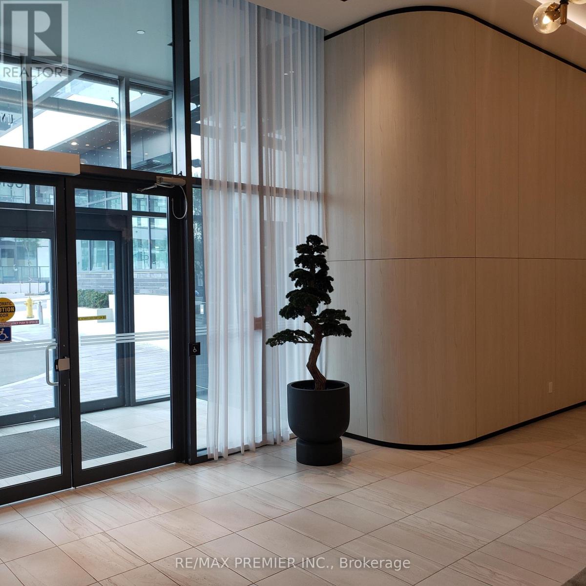 1003 - 1455 Celebration Drive, Pickering (Bay Ridges), Ontario  L1W 1C3 - Photo 3 - E12277208