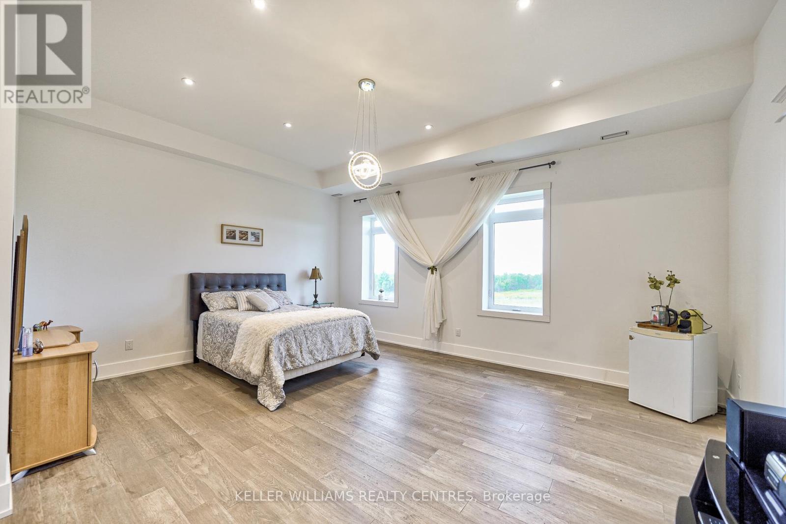 6196 Ravenshoe Road, Georgina, Ontario  L9P 1R2 - Photo 26 - N12277252