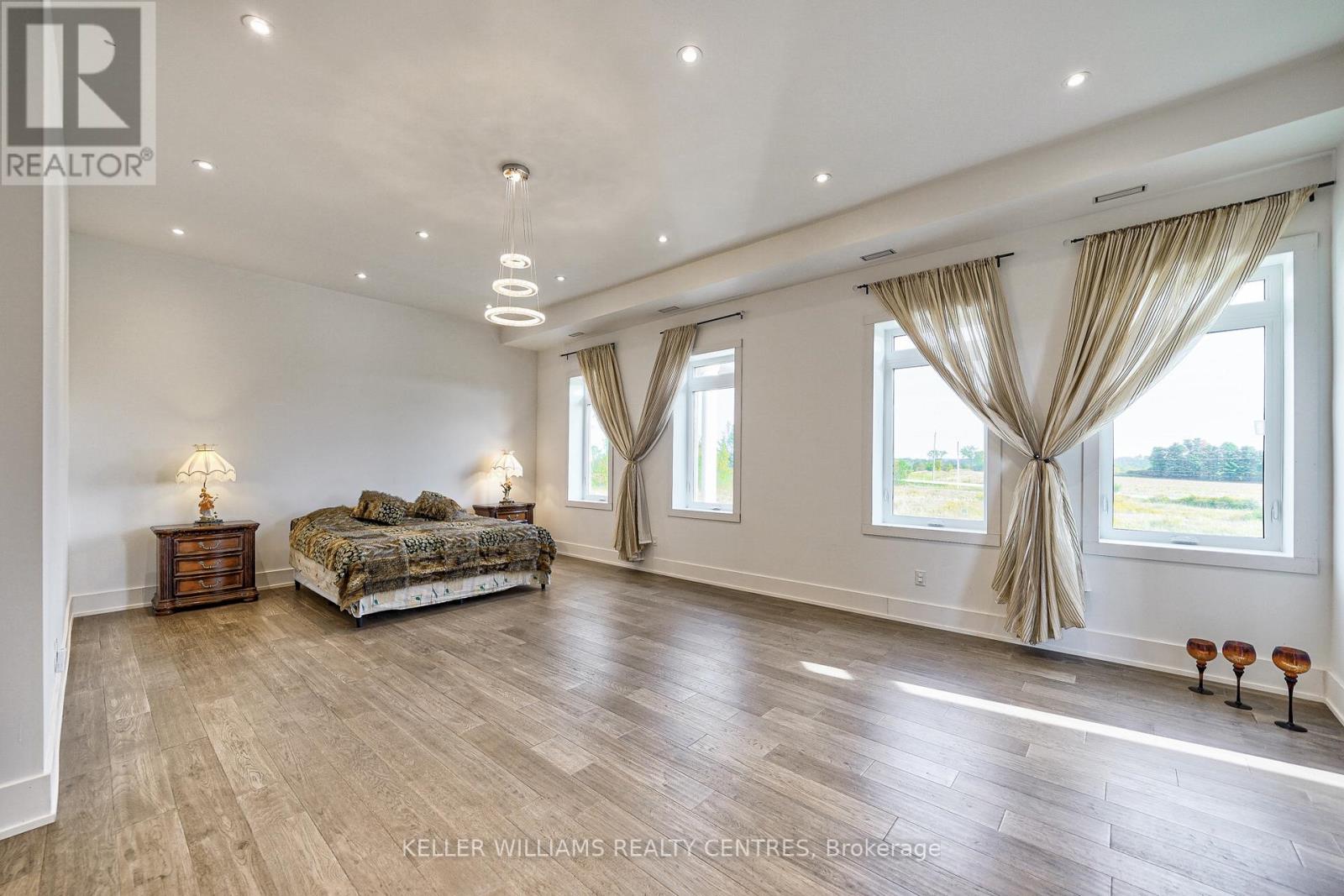 6196 Ravenshoe Road, Georgina, Ontario  L9P 1R2 - Photo 28 - N12277252