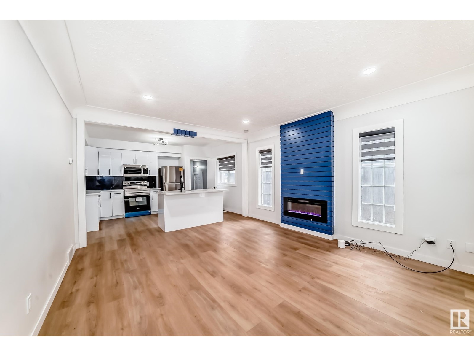 Property at 12027 69 ST NW image 3