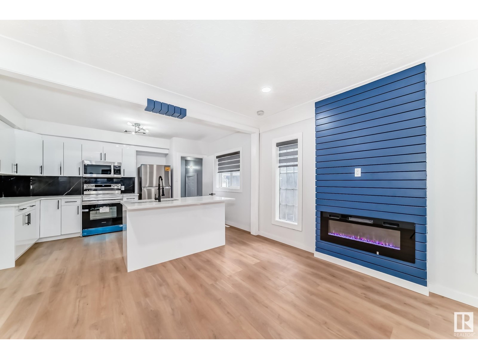 Property at 12027 69 ST NW image 2
