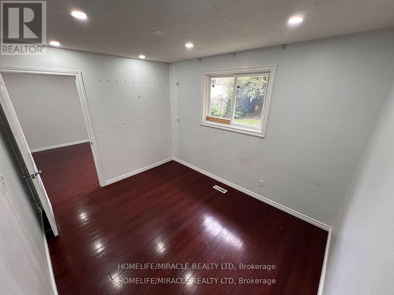 93 Greenbriar Road, Brampton, Ontario  L6S 2A4 - Photo 11 - W12277156