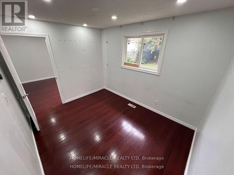 93 Greenbriar Road, Brampton, Ontario  L6S 2A4 - Photo 12 - W12277156