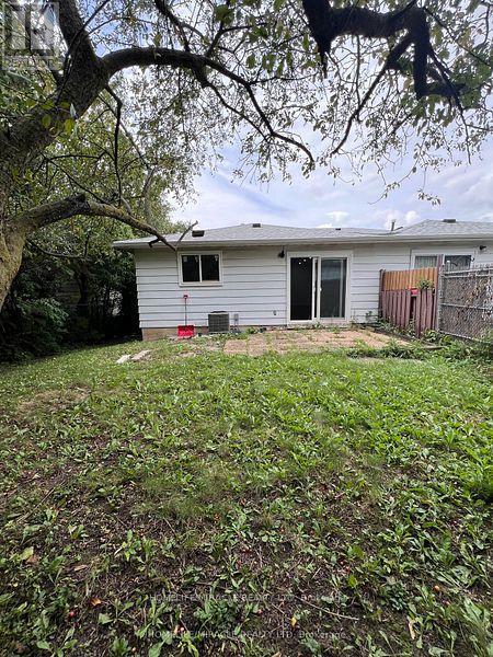 93 Greenbriar Road, Brampton, Ontario  L6S 2A4 - Photo 16 - W12277156