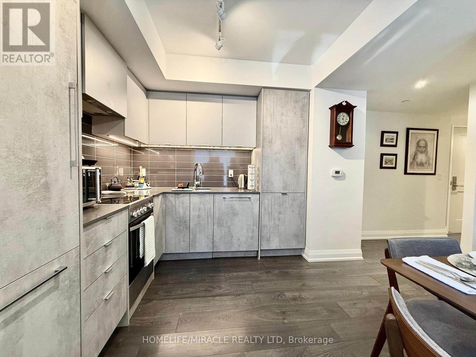 543 - 26 Gibbs Road, Toronto, Ontario  M9B 0E3 - Photo 12 - W12277202