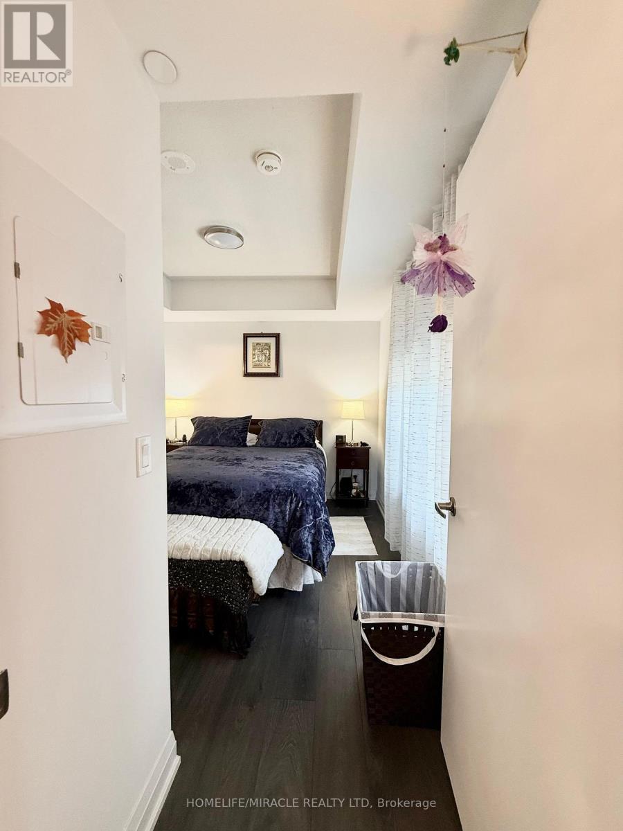 543 - 26 Gibbs Road, Toronto, Ontario  M9B 0E3 - Photo 19 - W12277202