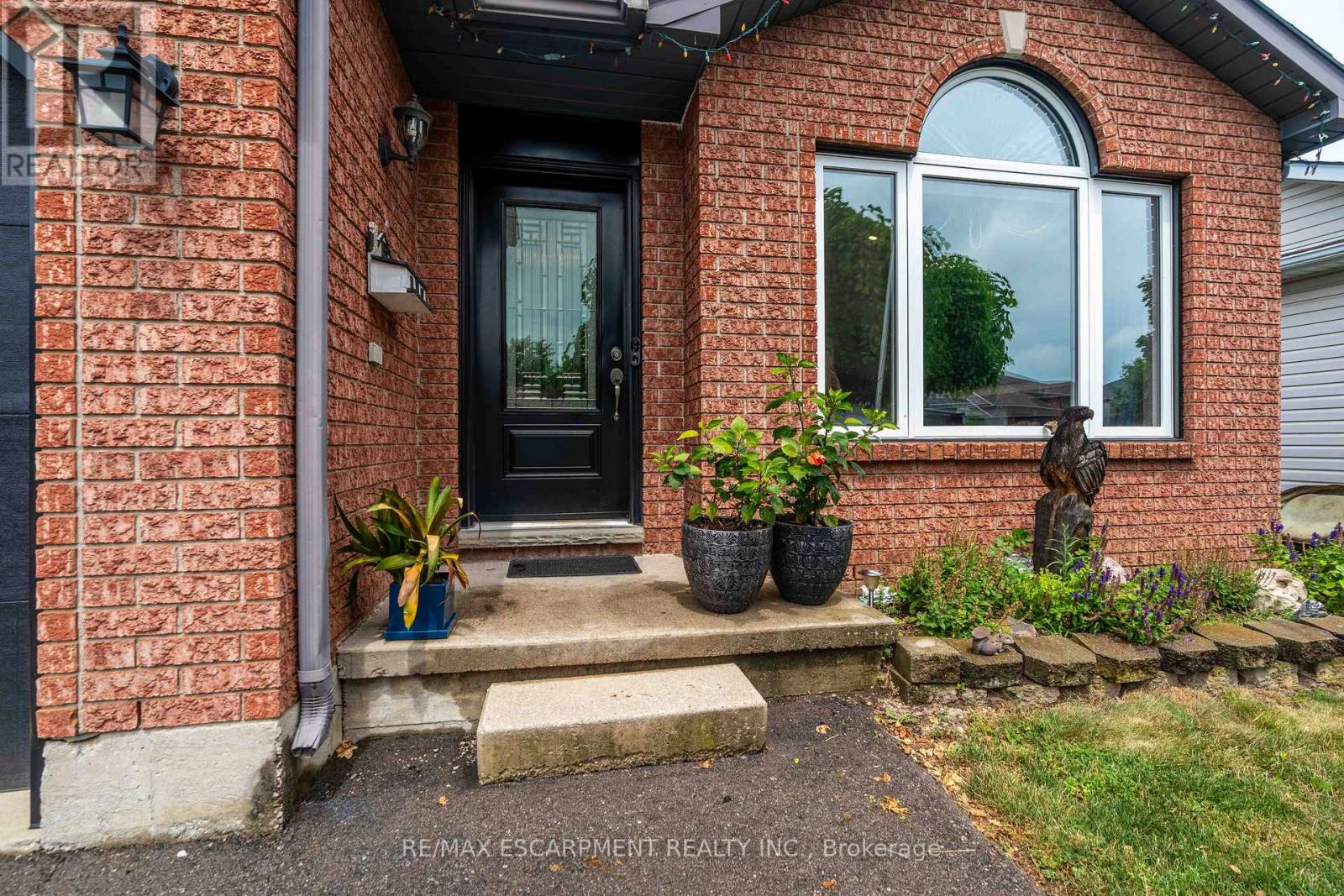 Property at 30 GLENGARY CRESCENT image 5