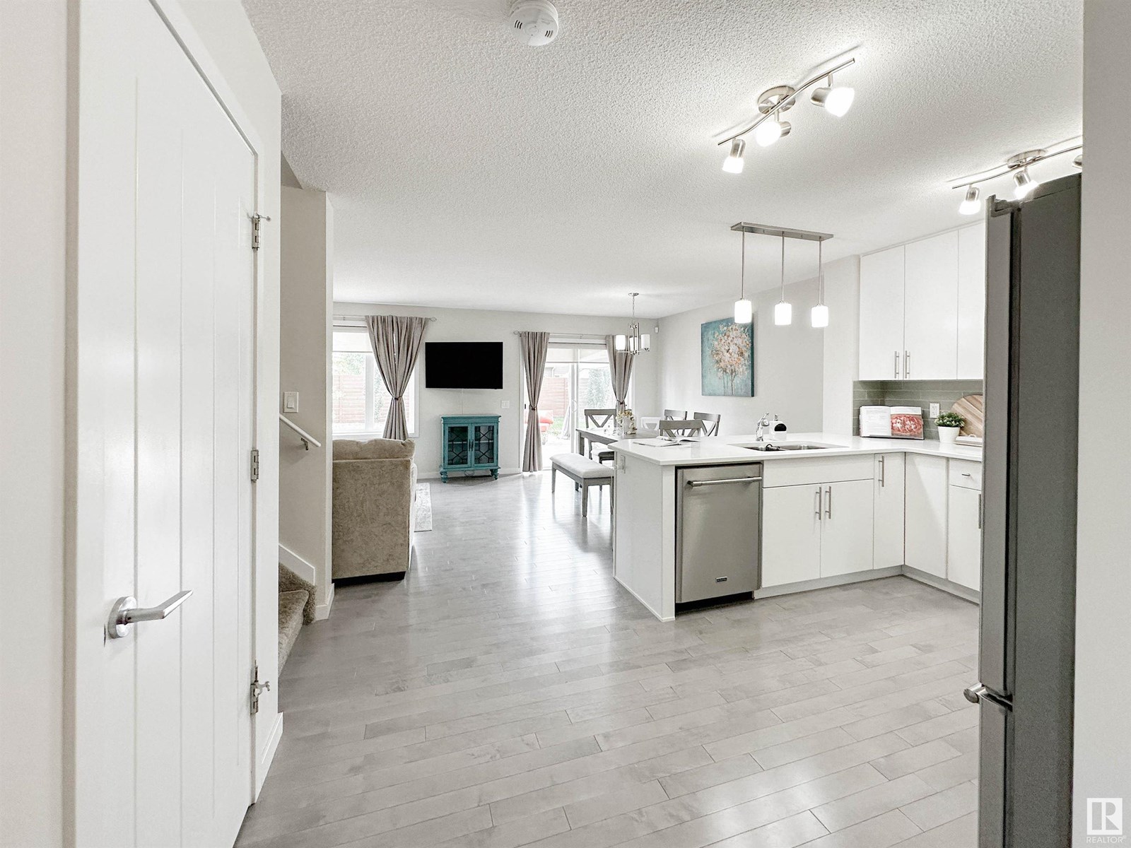 Property at 27 JAMES CR image 5
