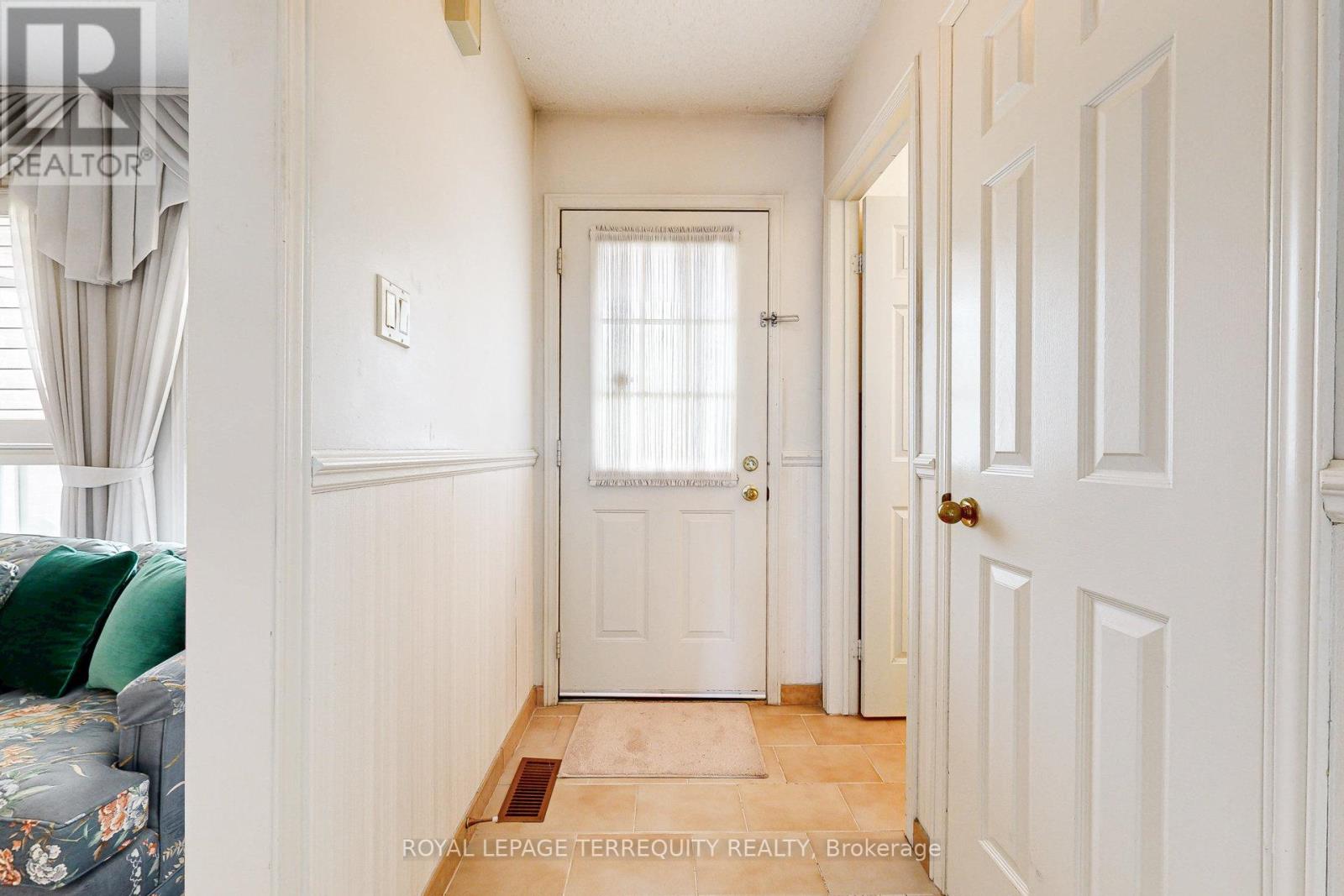 Property at 59 TRAWLEY CRESCENT image 5