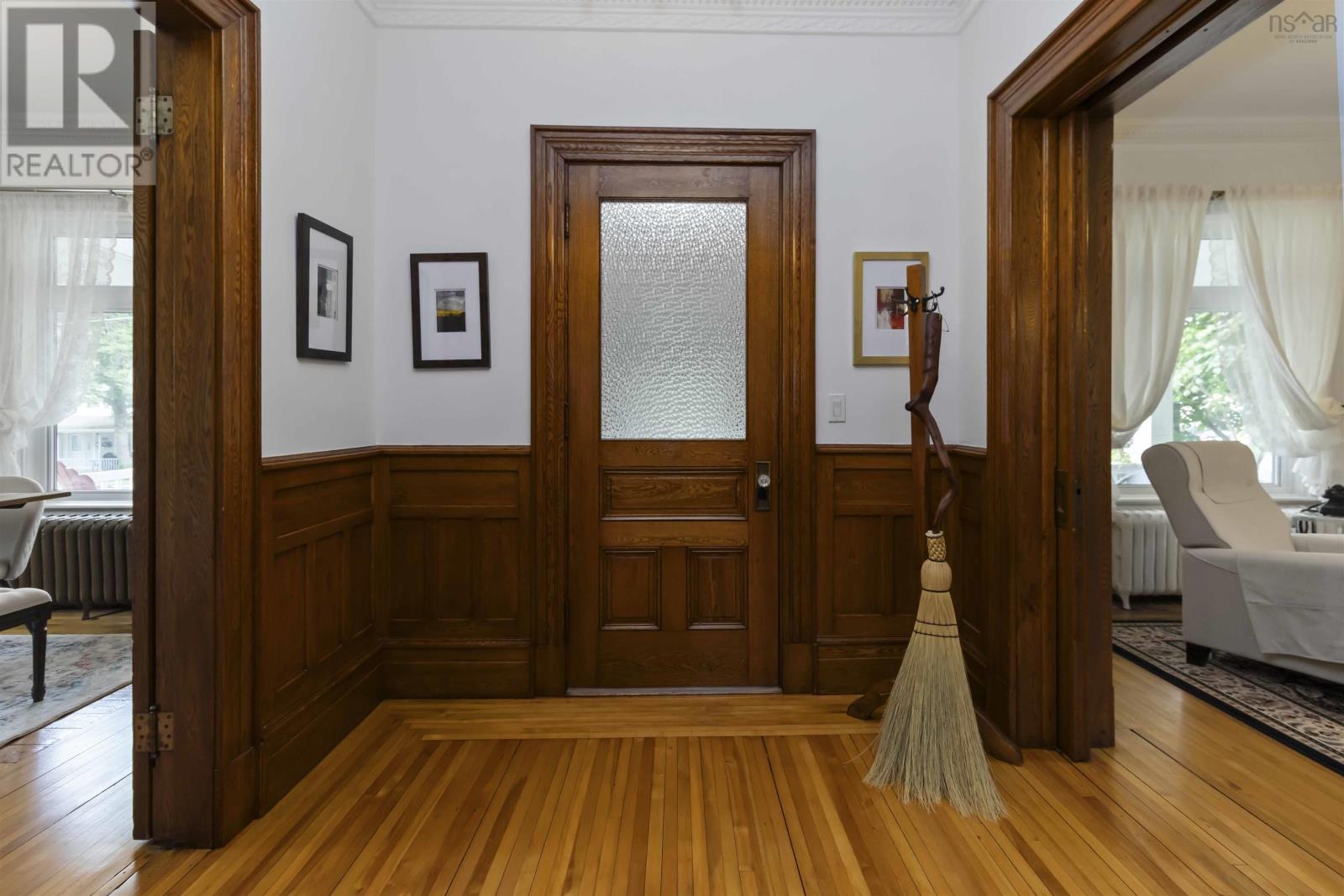Property at 149 Queen Street image 4