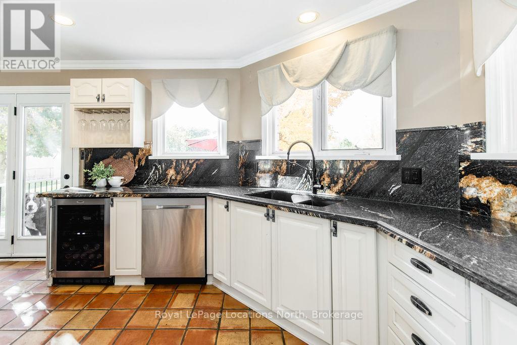 3580 Linda Street, Innisfil, Ontario  L9S 2L2 - Photo 9 - N12277480