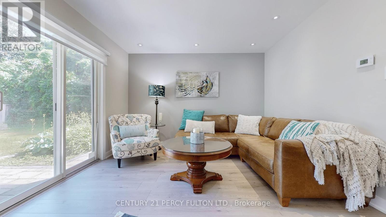 Property at 158 HOLM CRESCENT image 3