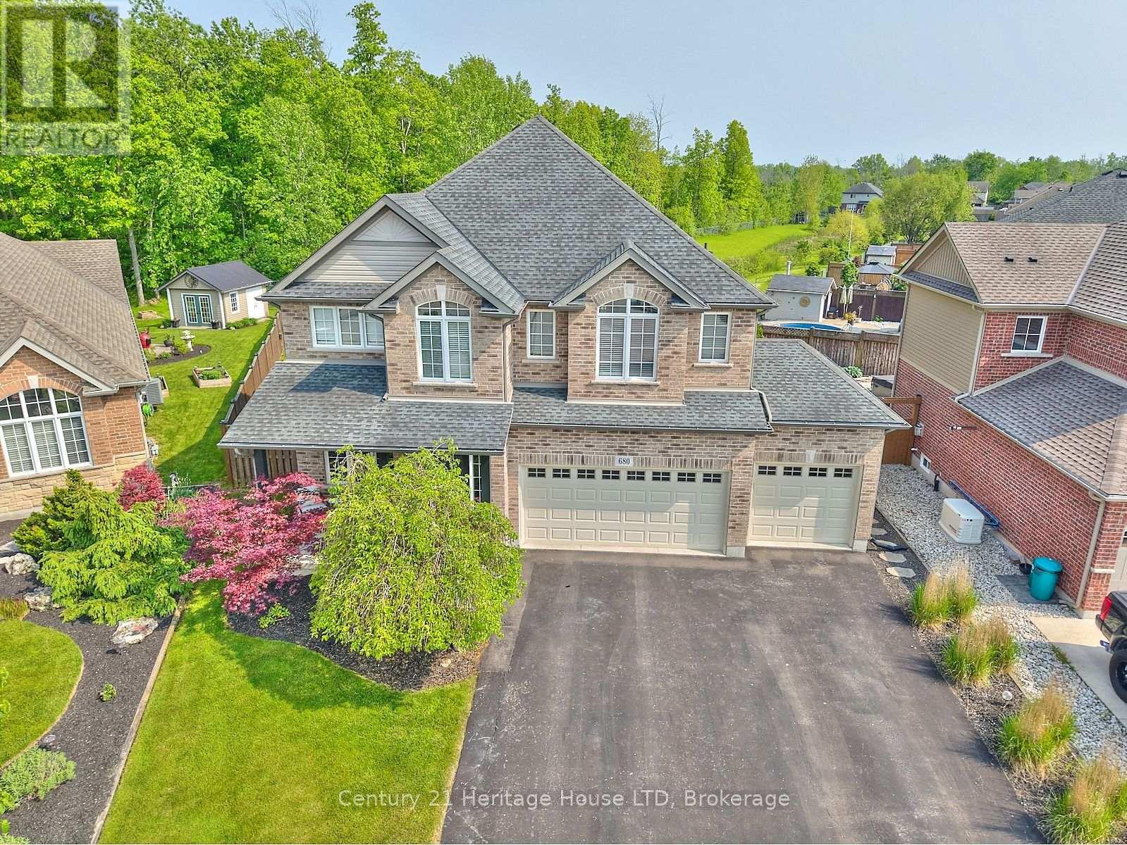 Property at 680 BRIAN STREET image 3