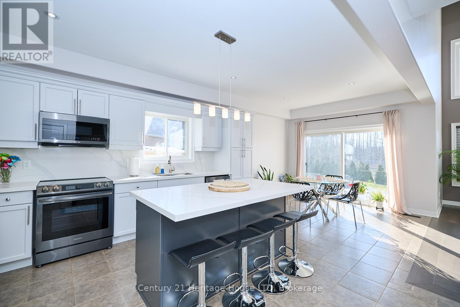 Property at 680 BRIAN STREET image 4