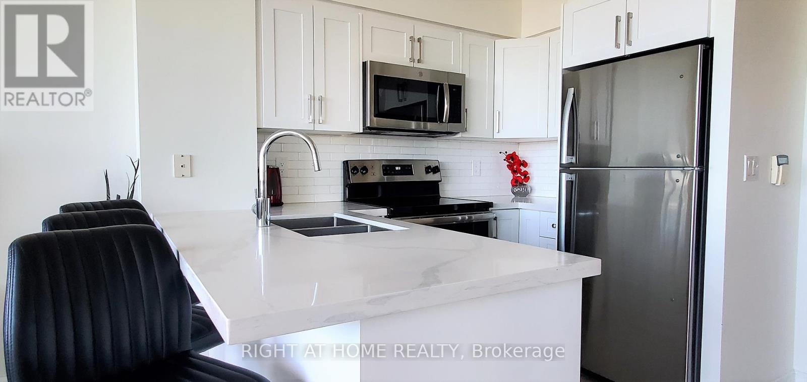 2502 - 219 Fort York Boulevard, Toronto (Waterfront Communities), Ontario  M5V 1B1 - Photo 2 - C12277430
