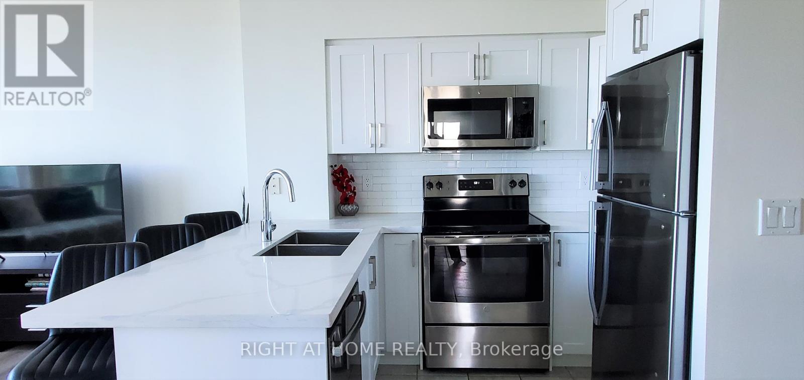 2502 - 219 Fort York Boulevard, Toronto (Waterfront Communities), Ontario  M5V 1B1 - Photo 3 - C12277430