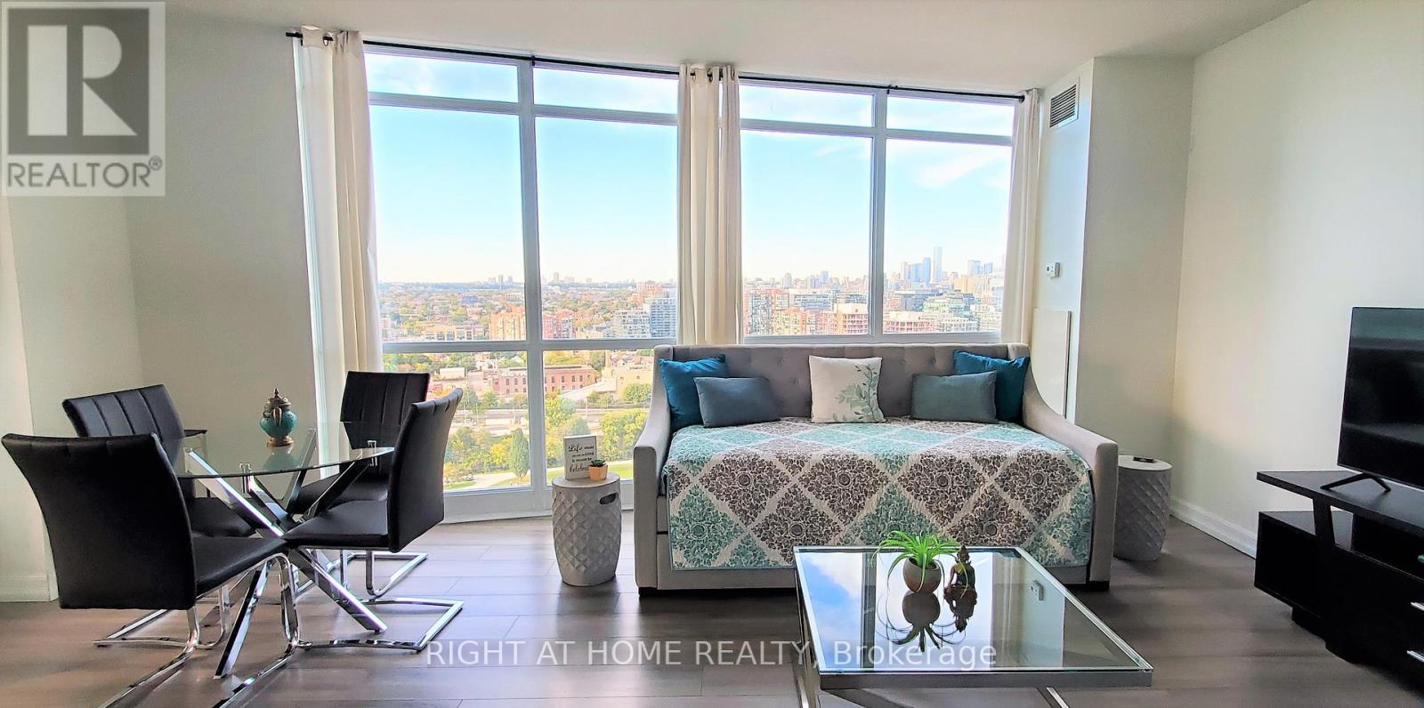 2502 - 219 Fort York Boulevard, Toronto (Waterfront Communities), Ontario  M5V 1B1 - Photo 4 - C12277430