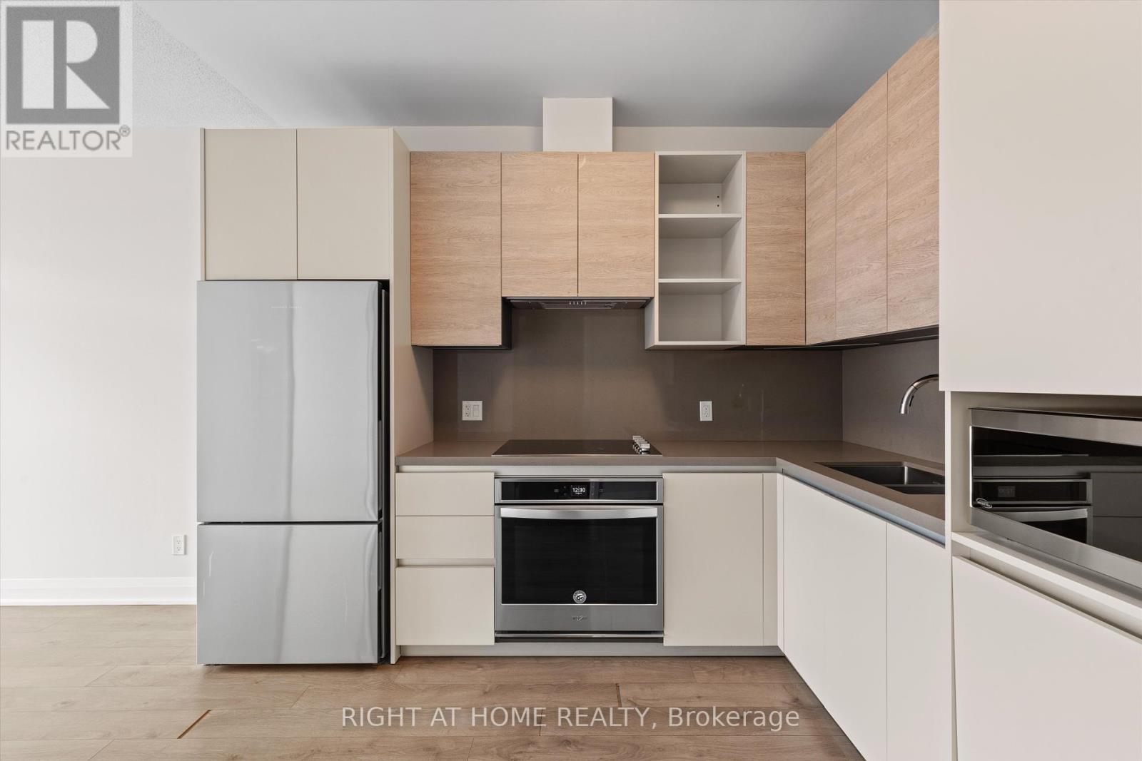 809 - 396 HIGHWAY 7 E, Richmond Hill, Ontario