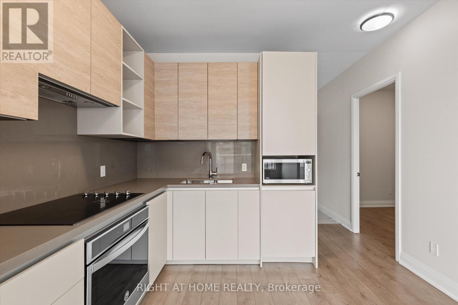 809 - 396 Highway 7 E, Richmond Hill, Ontario  L4B 0G7 - Photo 11 - N12277508