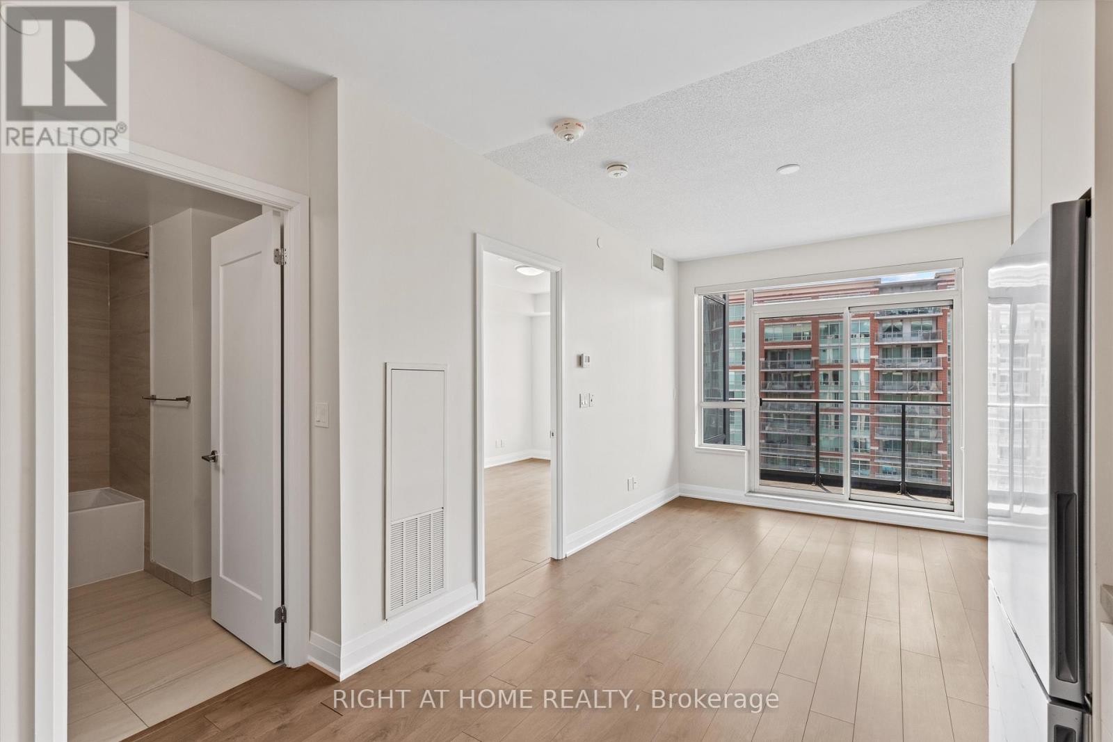 809 - 396 Highway 7 E, Richmond Hill, Ontario  L4B 0G7 - Photo 19 - N12277508