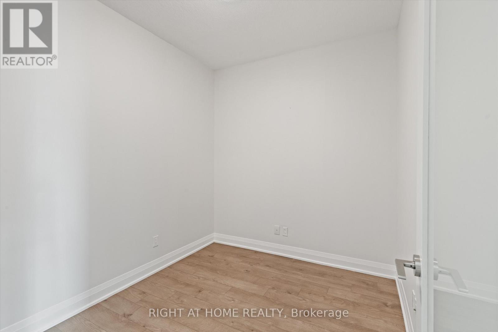 809 - 396 Highway 7 E, Richmond Hill, Ontario  L4B 0G7 - Photo 8 - N12277508