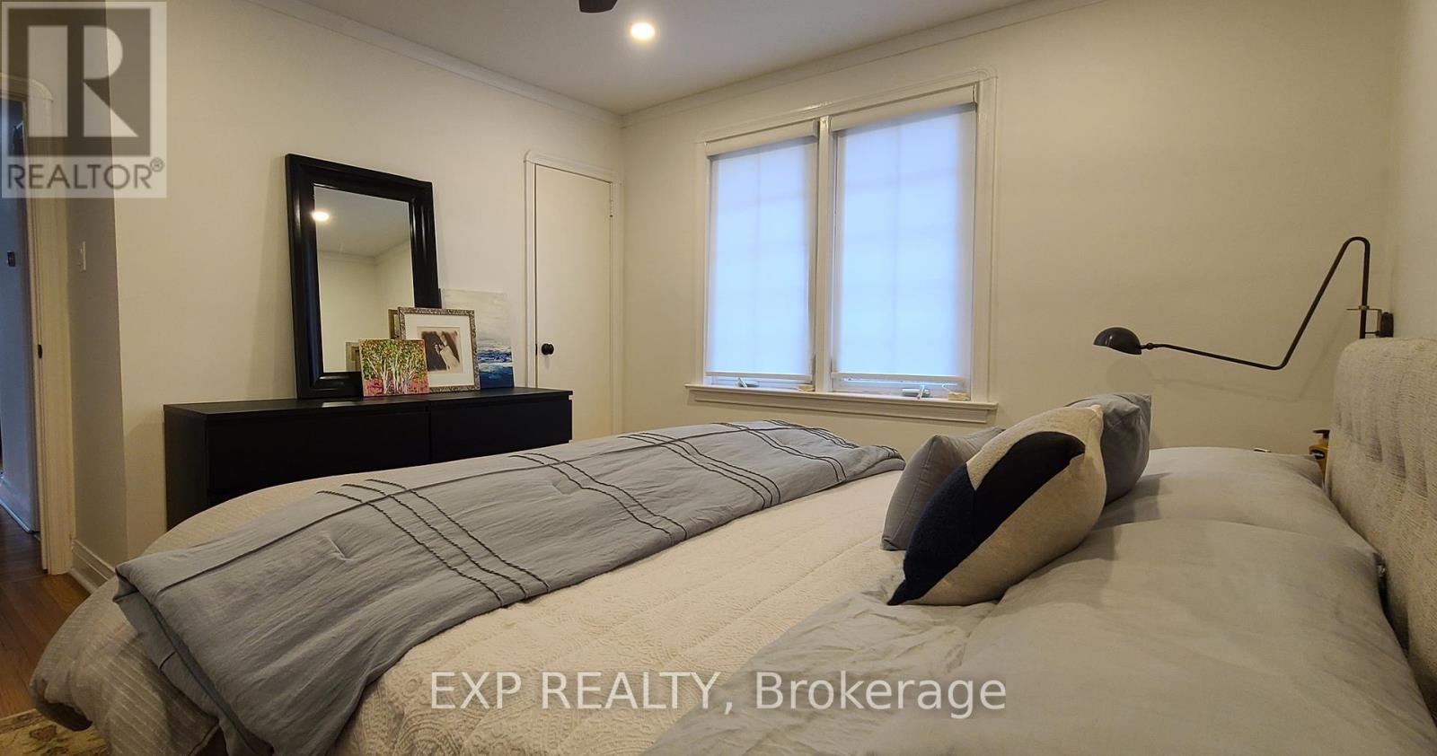 25 Mcclinchy Avenue, Toronto, Ontario  M8X 2H9 - Photo 11 - W12277464