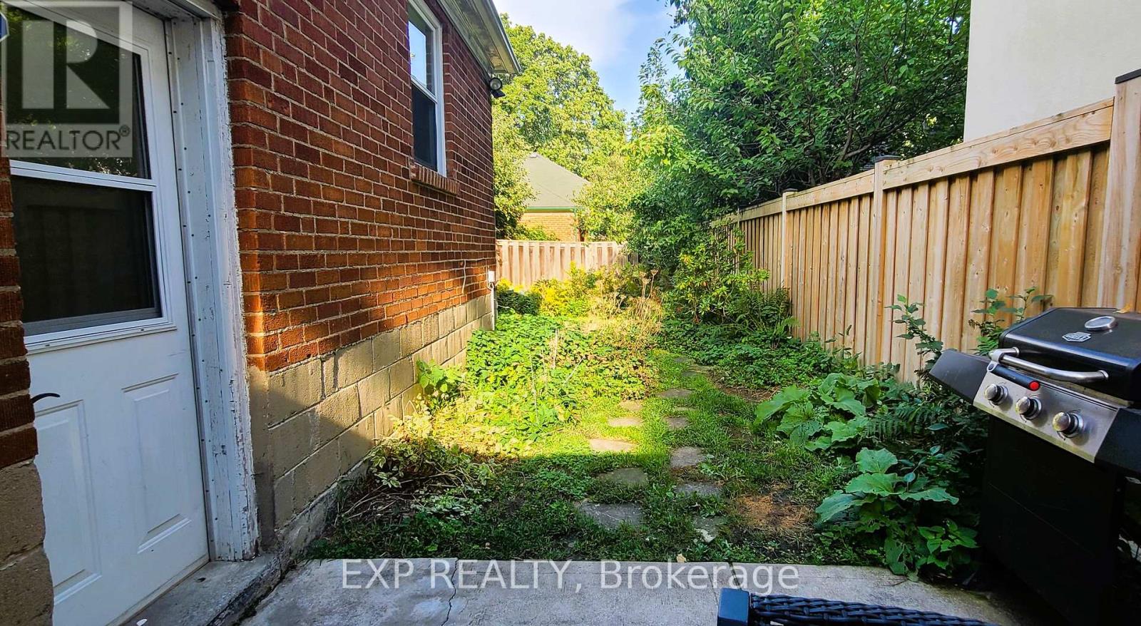 25 Mcclinchy Avenue, Toronto, Ontario  M8X 2H9 - Photo 15 - W12277464