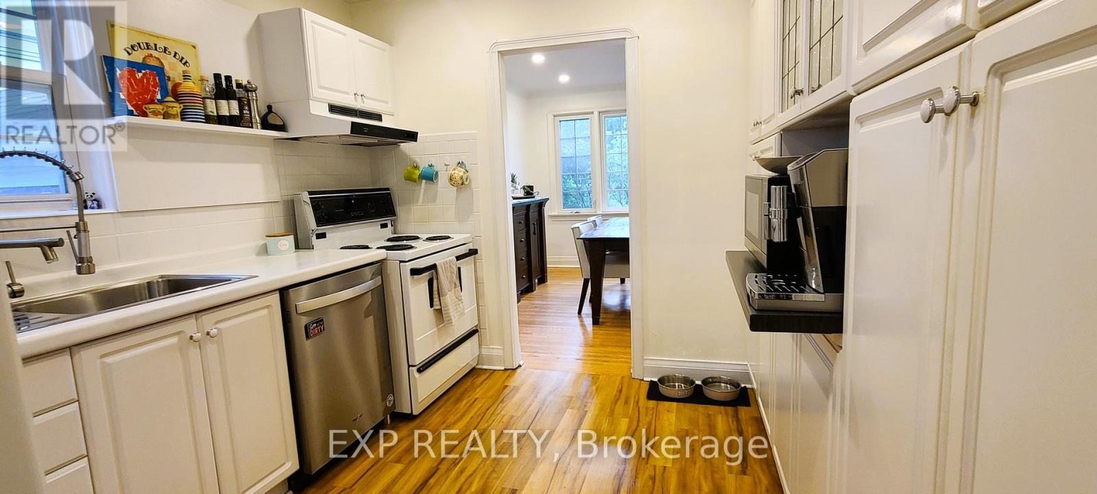 25 Mcclinchy Avenue, Toronto, Ontario  M8X 2H9 - Photo 6 - W12277464