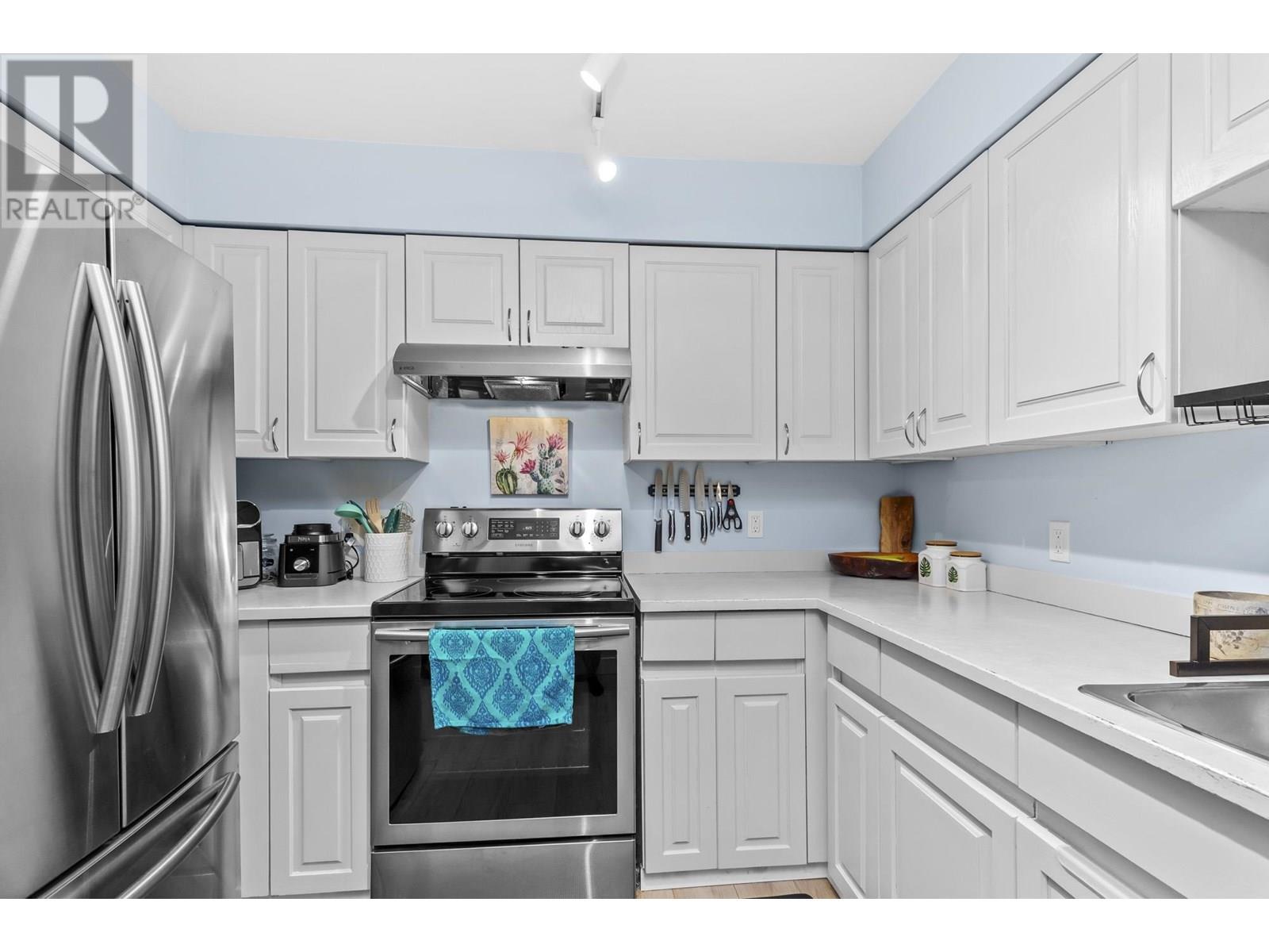 Property at 106 1955 SUFFOLK AVENUE image 5