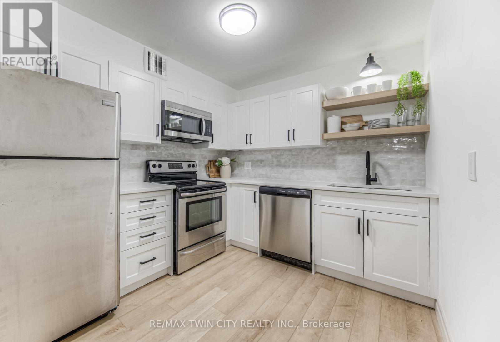 Property at 321 - 15 HOFSTETTER AVENUE image 5