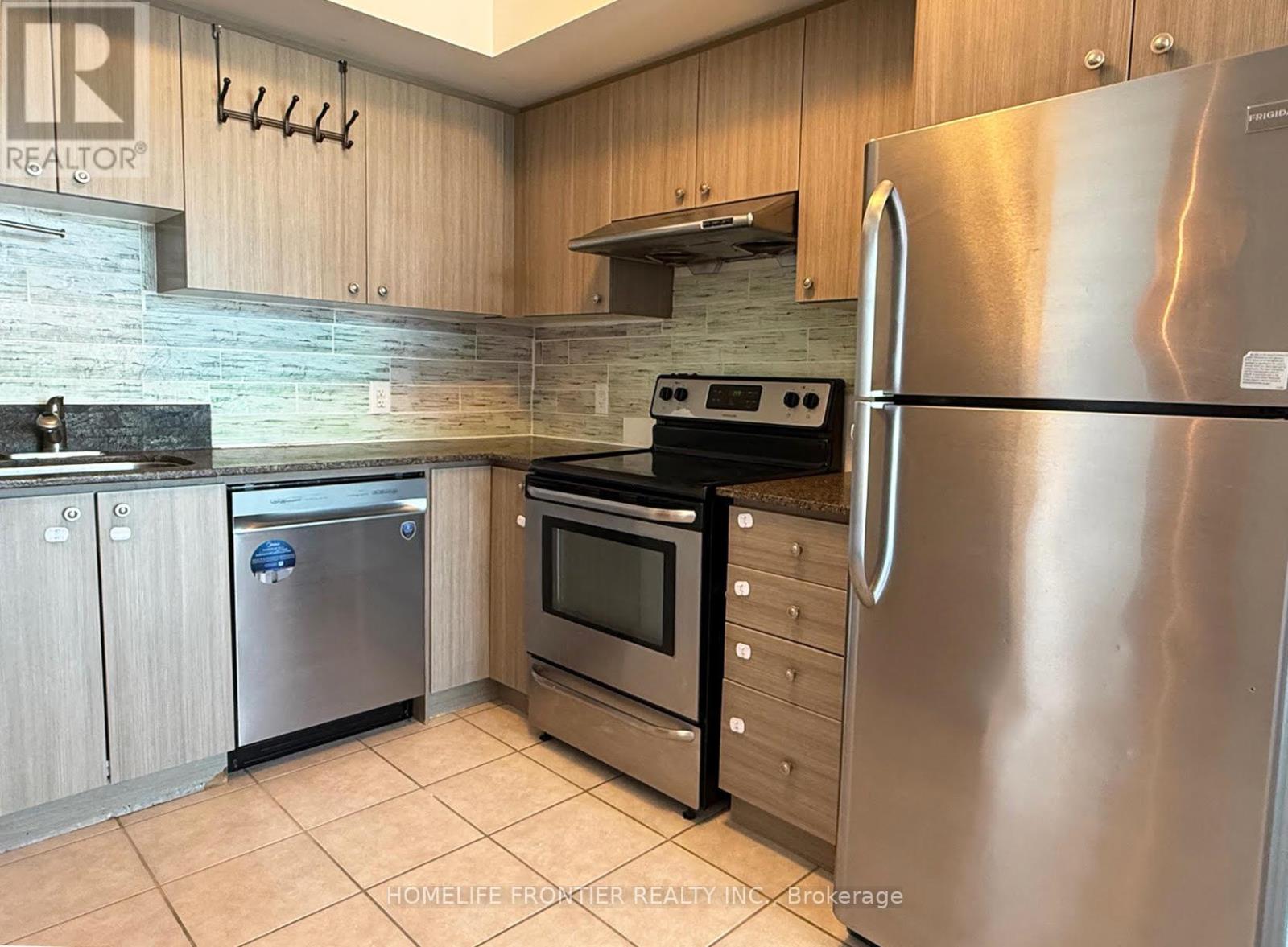 305 - 8323 Kennedy Road, Markham (Village Green-South Unionville), Ontario  L3R 1J5 - Photo 4 - N12277388