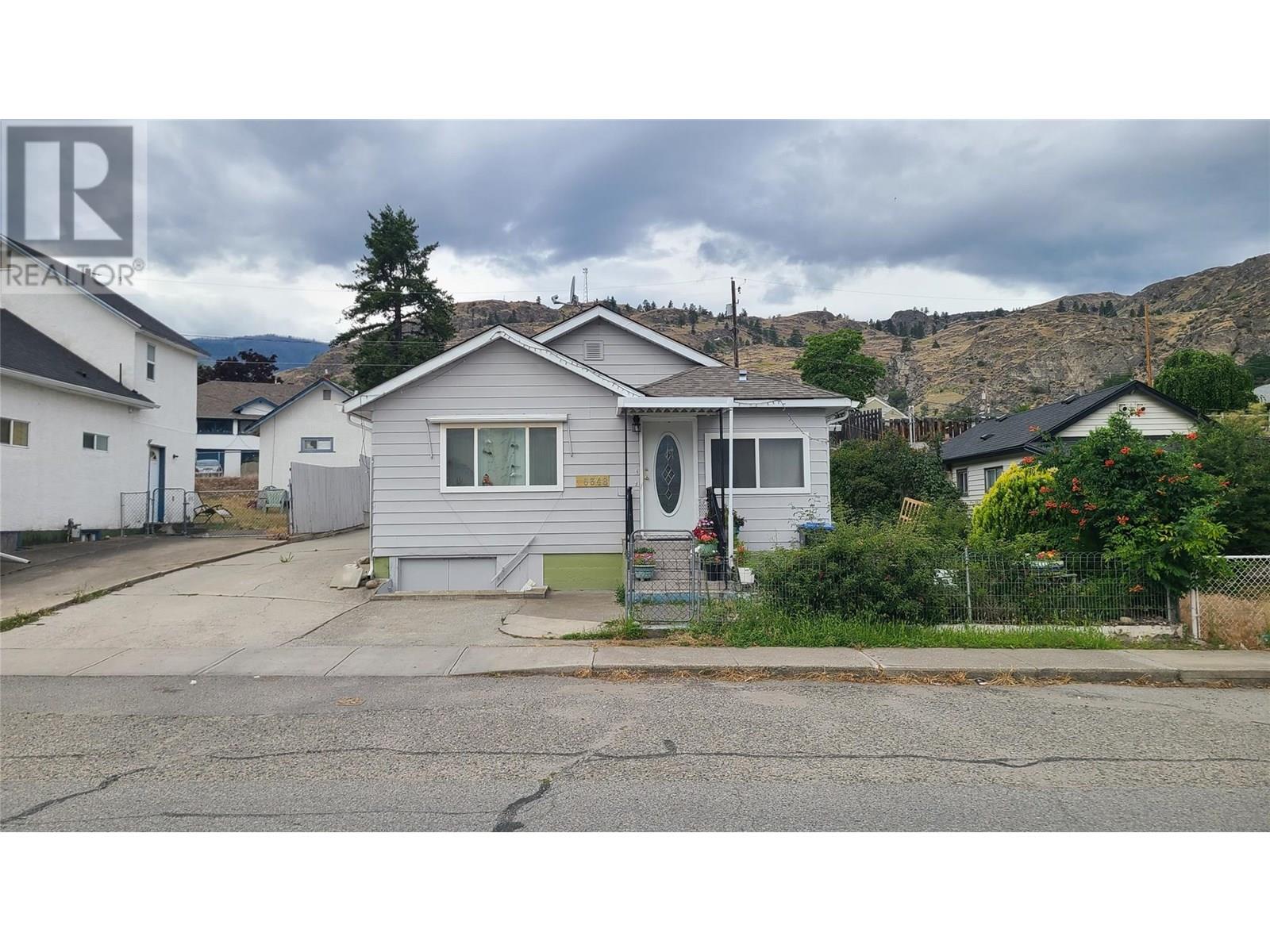 Property at 6348 Kootenay Street Street image 1