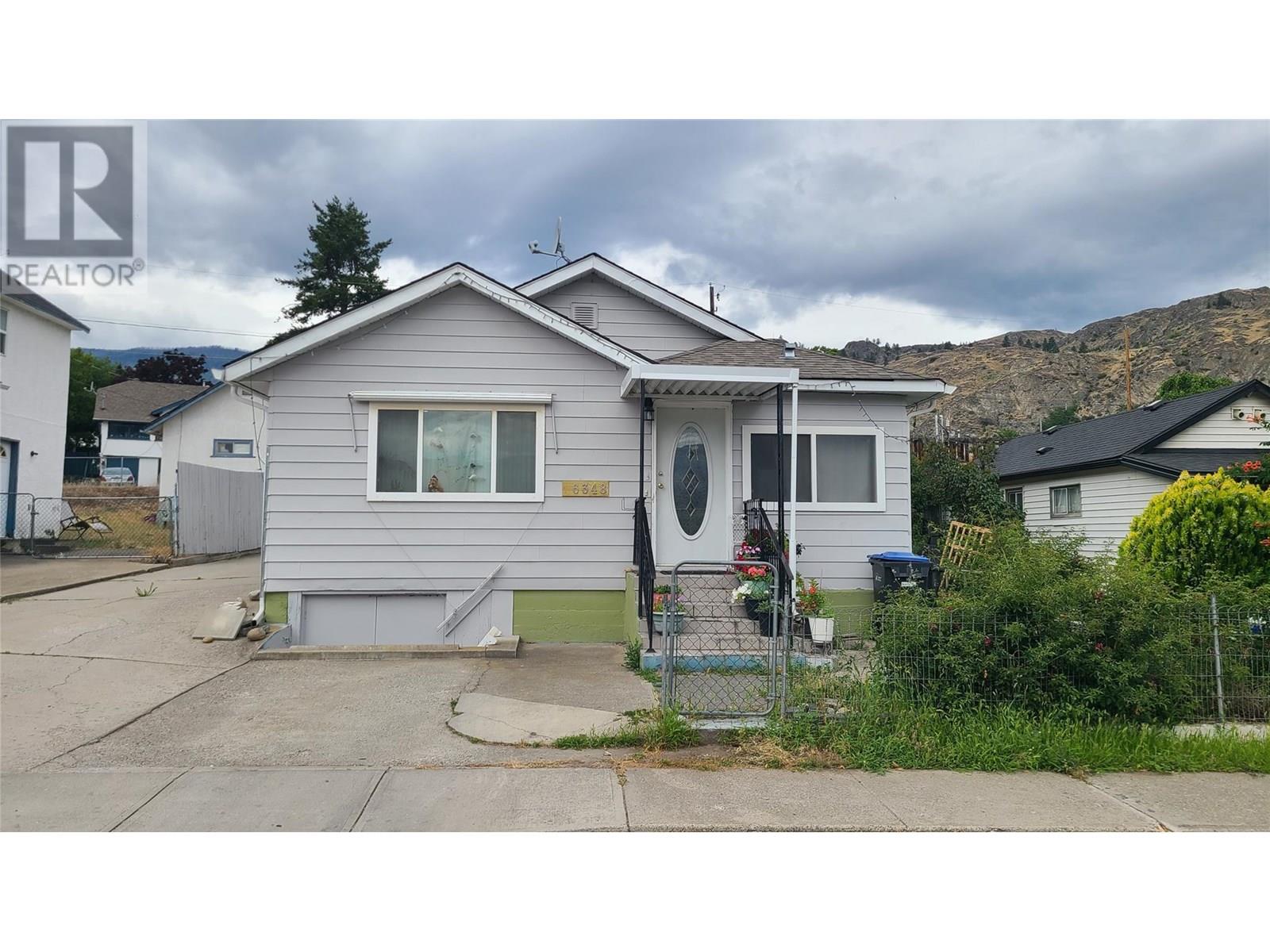 Property at 6348 Kootenay Street Street image 2
