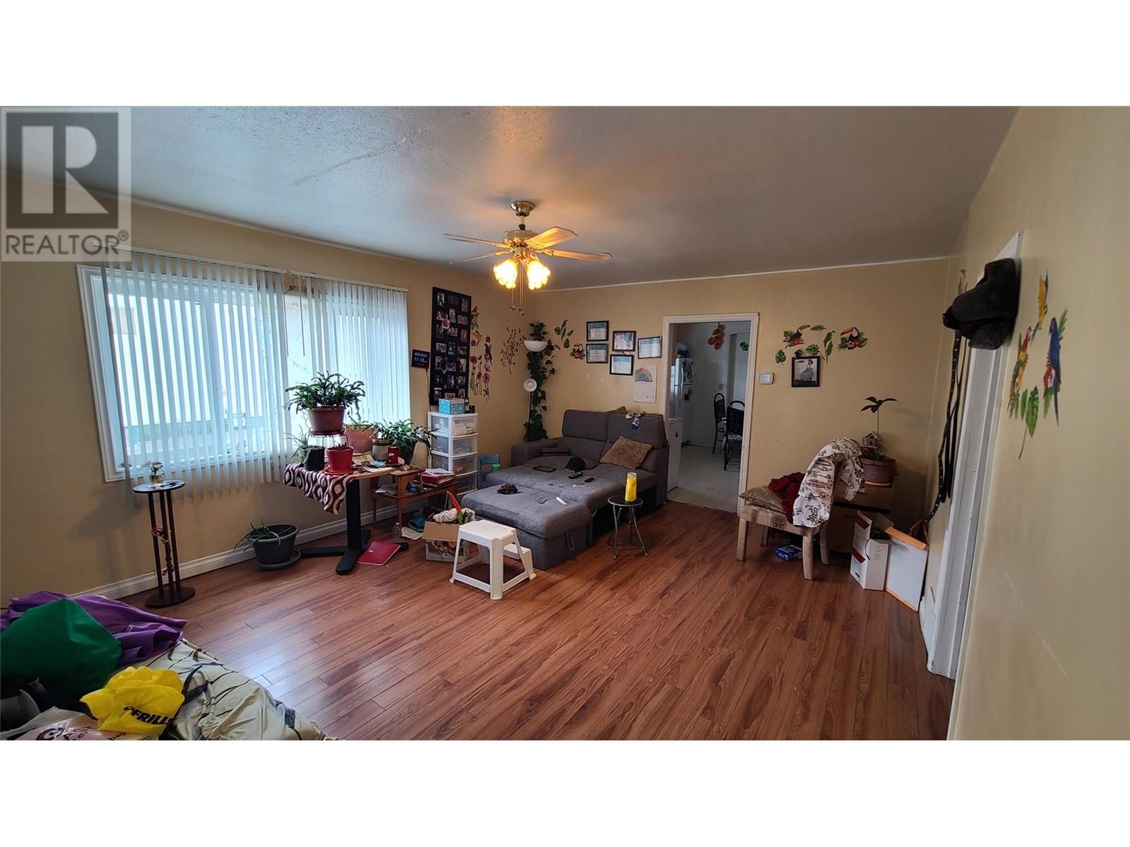 Property at 6348 Kootenay Street Street image 3