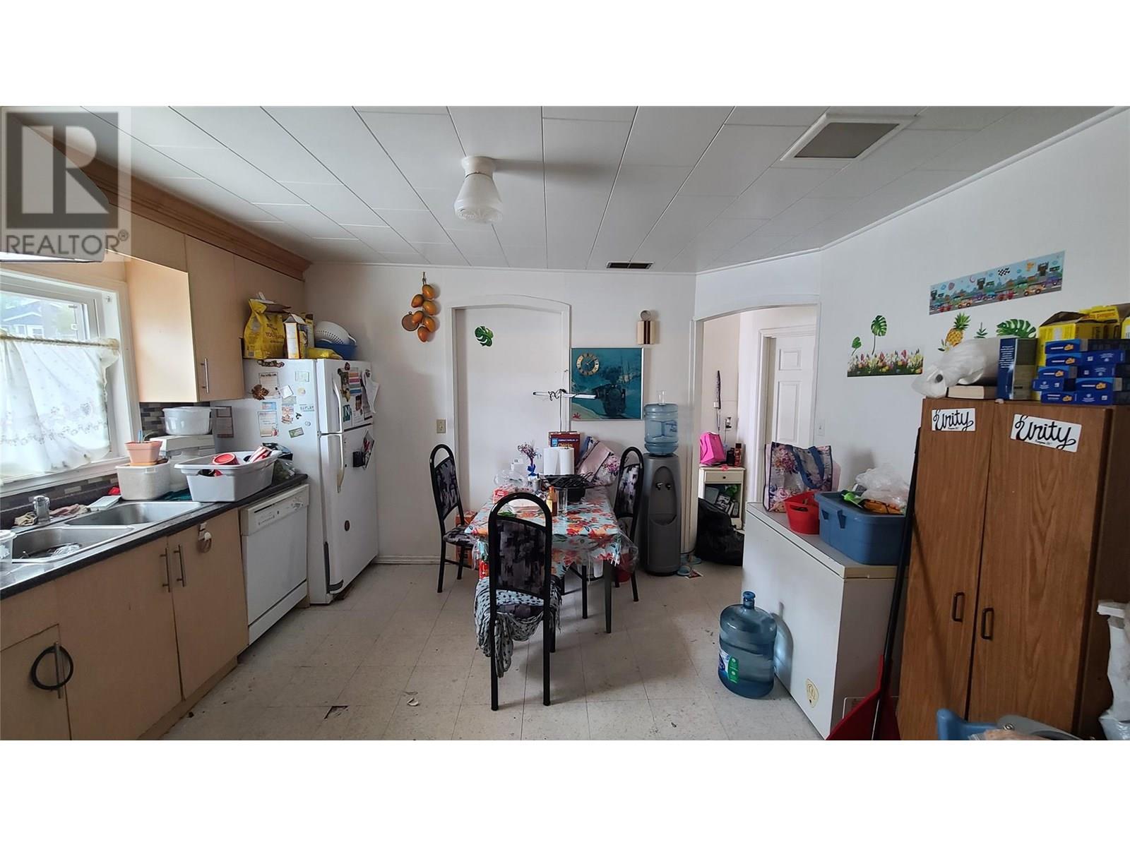 Property at 6348 Kootenay Street Street image 4