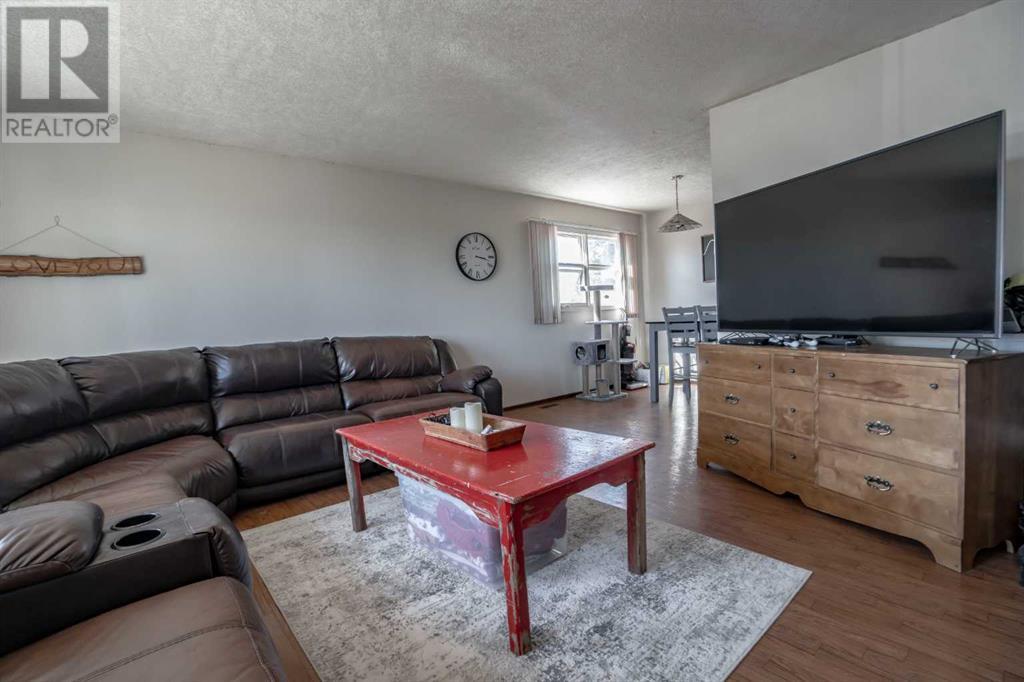 Property at 5008 50 Ave image 3