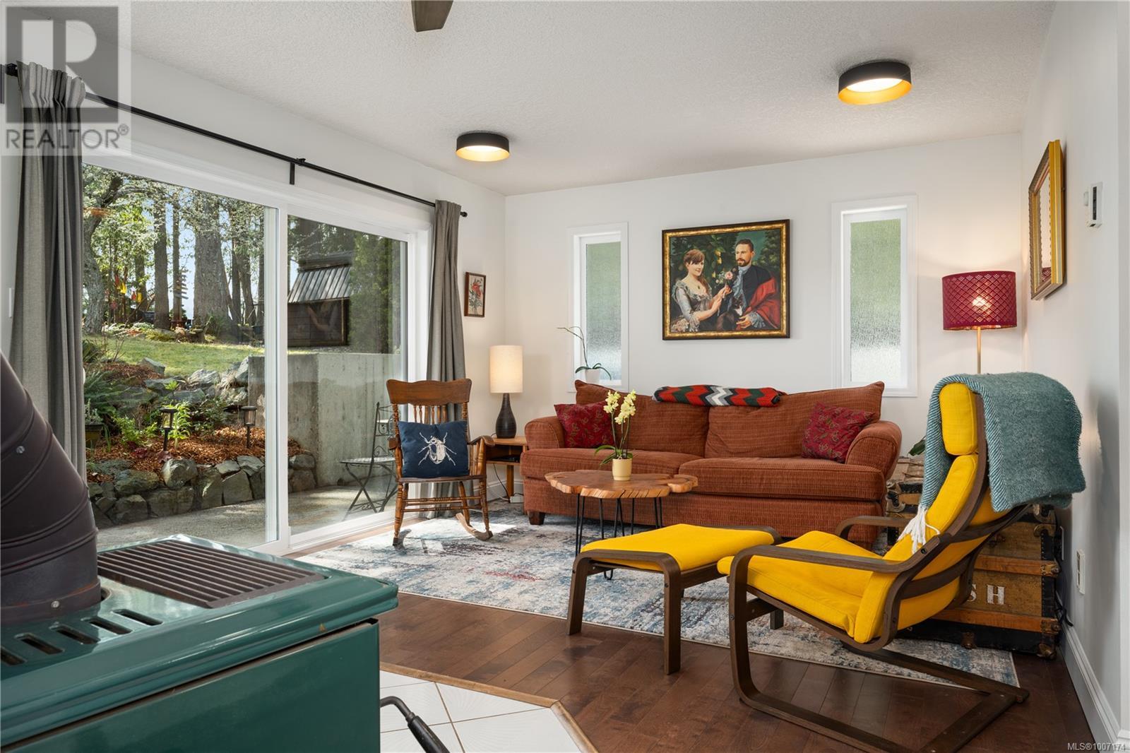 Property at 1247 Selkirk Dr image 1