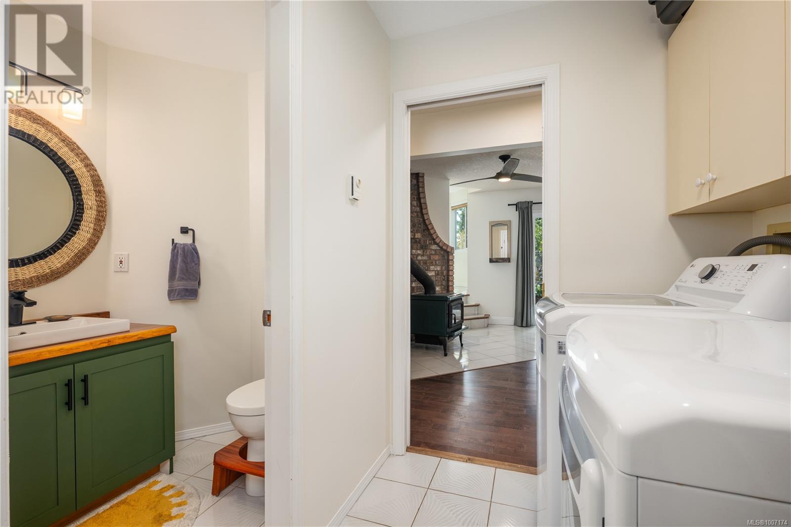 Property at 1247 Selkirk Dr image 5