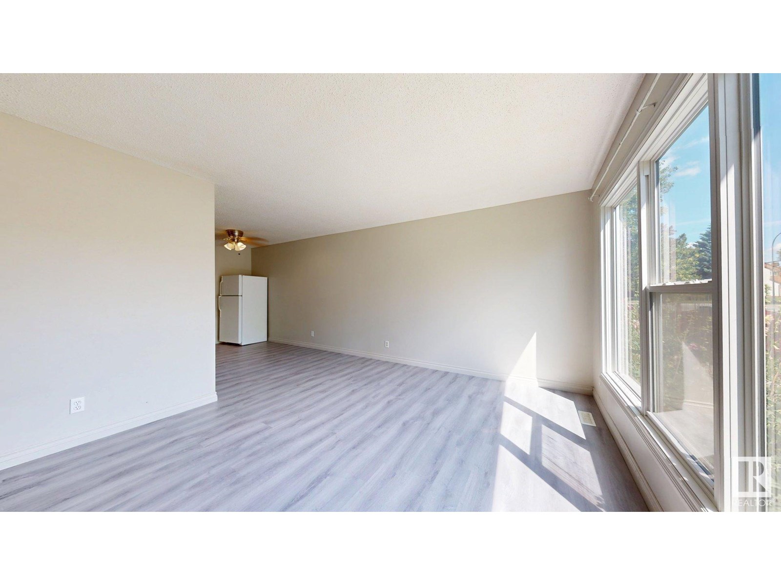 Property at 1508 62 ST NW image 4