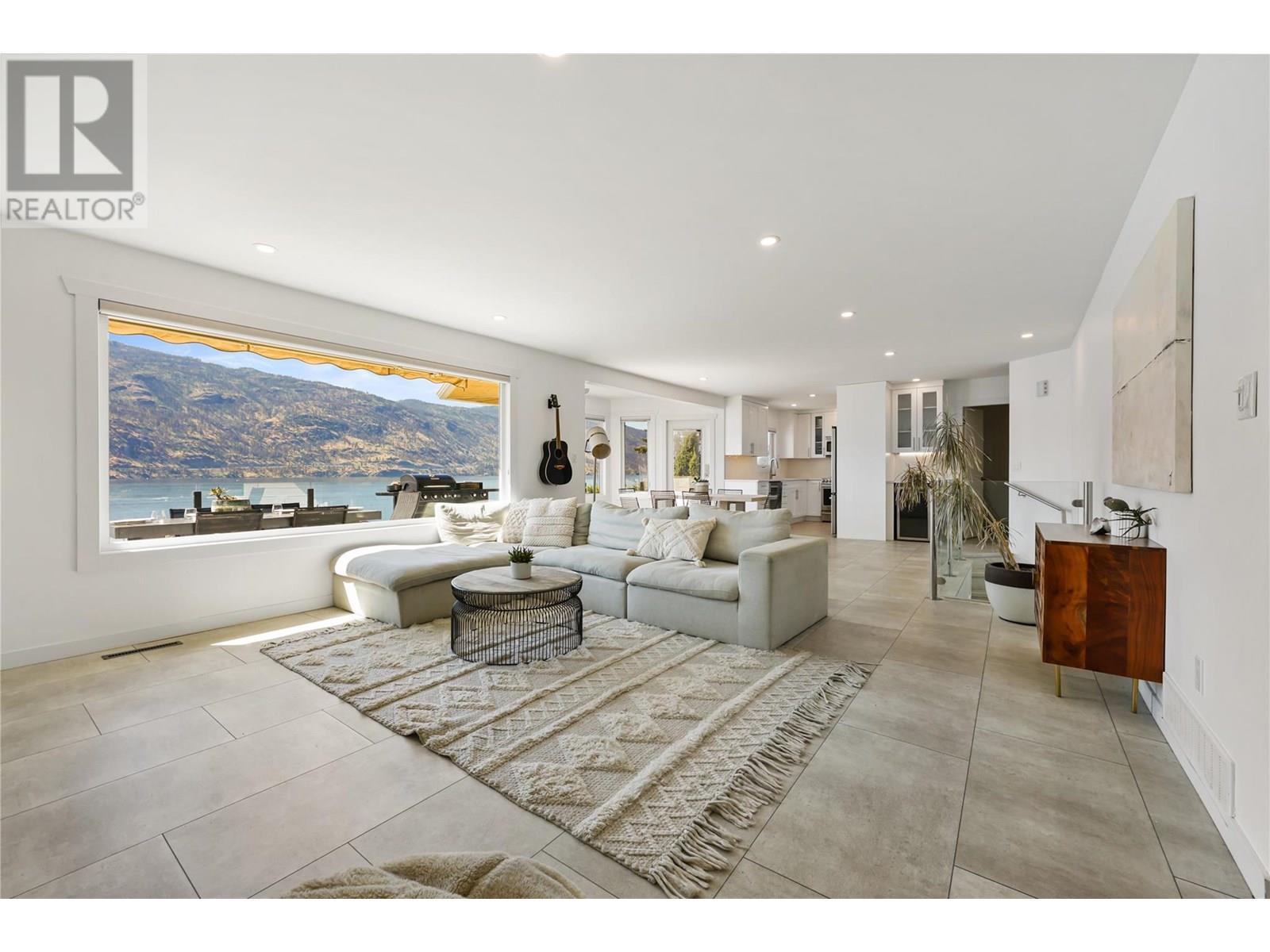 1876 Dewdney Road, Kelowna, British Columbia  V1V 2C3 - Photo 3 - 10355459