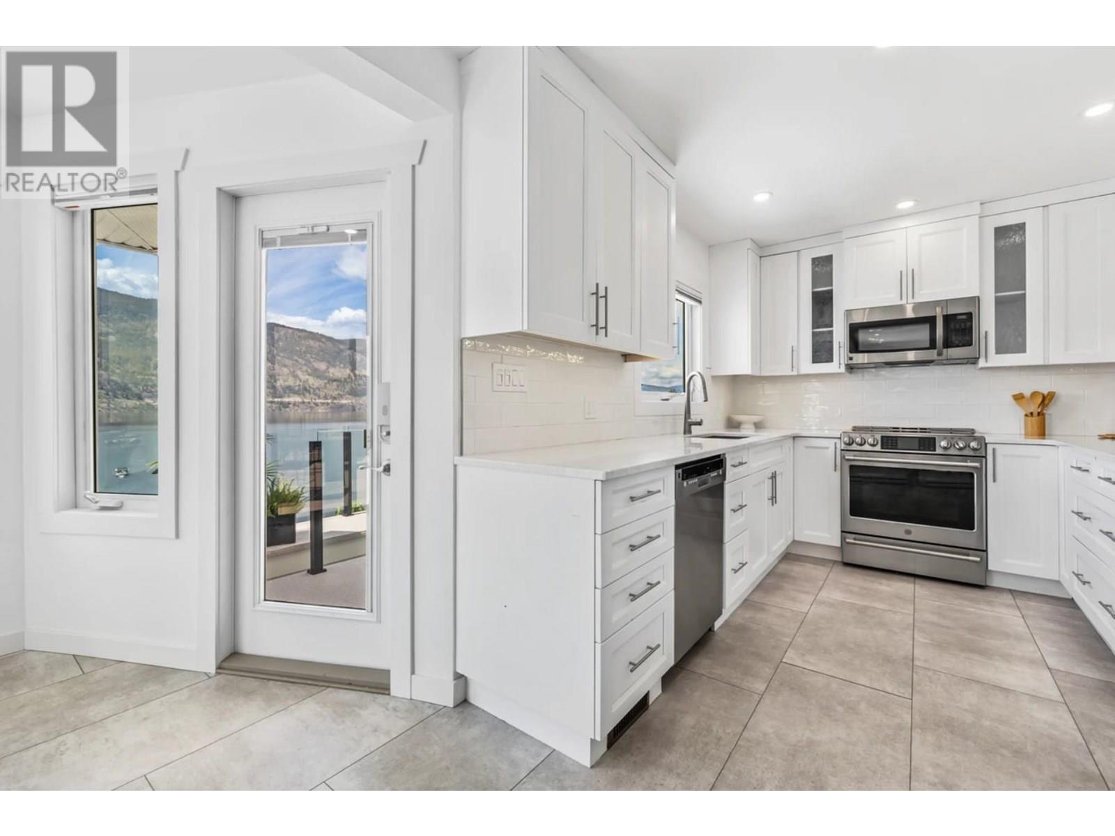 1876 Dewdney Road, Kelowna, British Columbia  V1V 2C3 - Photo 6 - 10355459