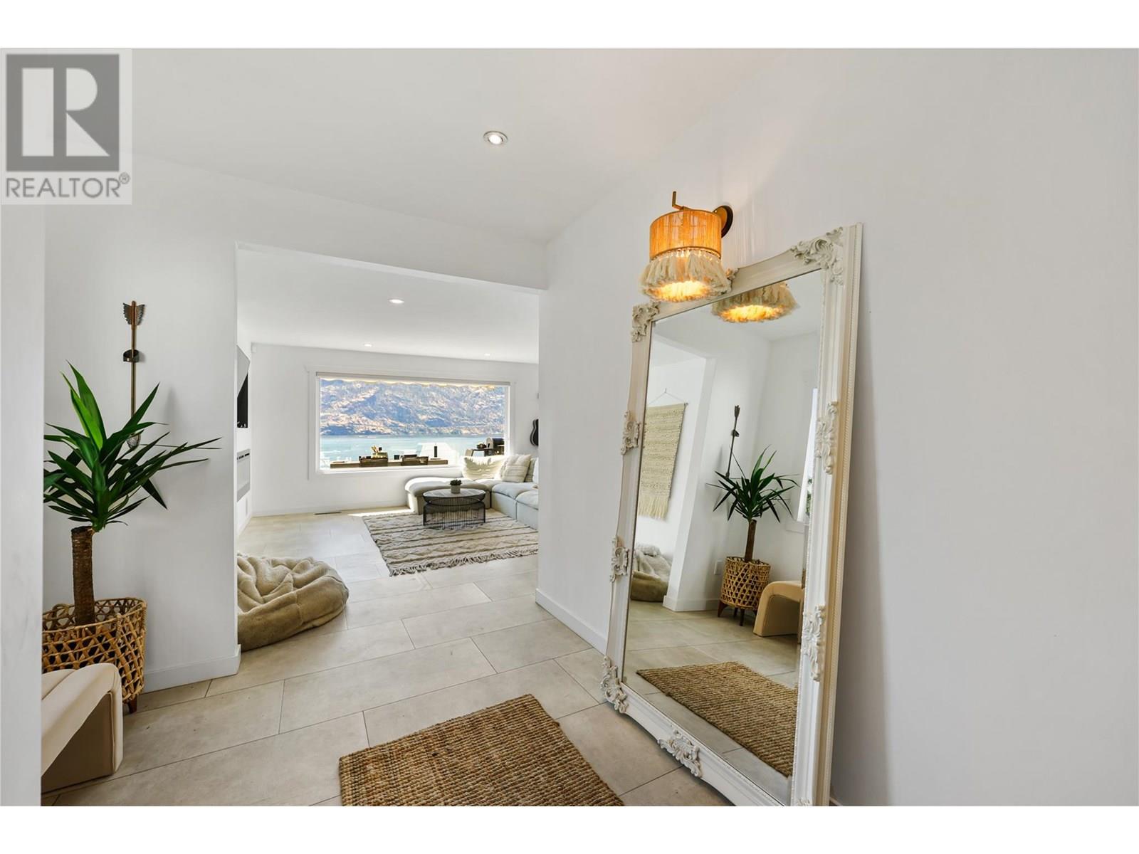 1876 Dewdney Road, Kelowna, British Columbia  V1V 2C3 - Photo 2 - 10355459