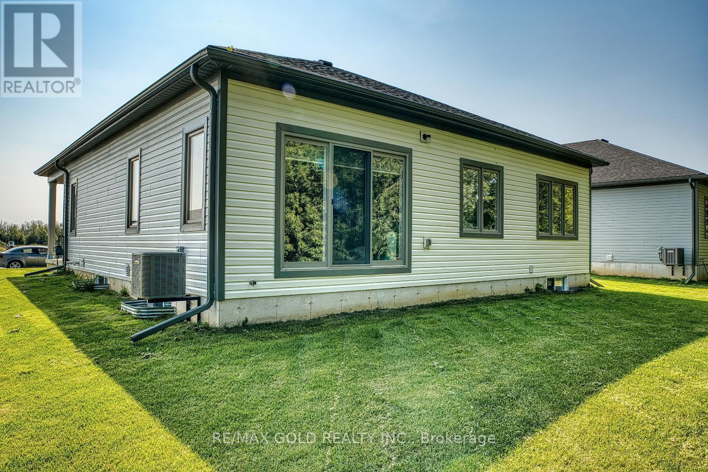 166 Ellen Street, North Perth, Ontario  N0G 1B0 - Photo 4 - X12277562