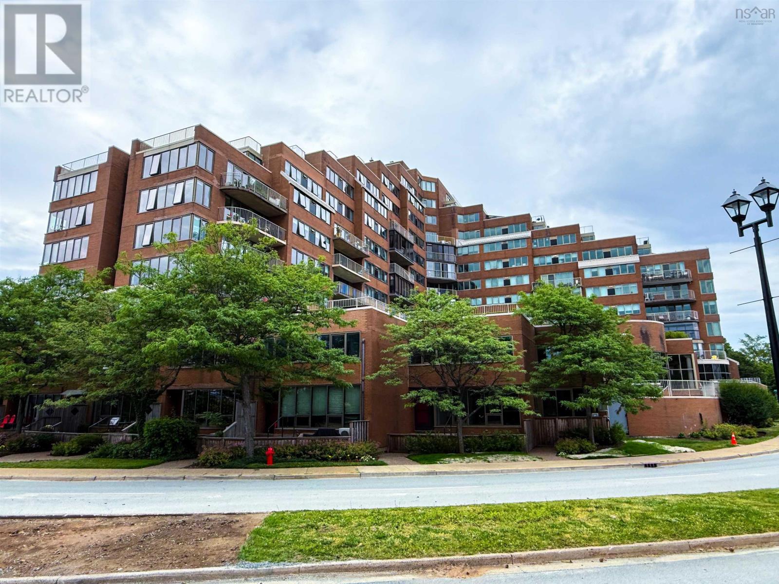 210 1 Prince Street, Dartmouth, Nova Scotia  B2Y 4L3 - Photo 1 - 202516933