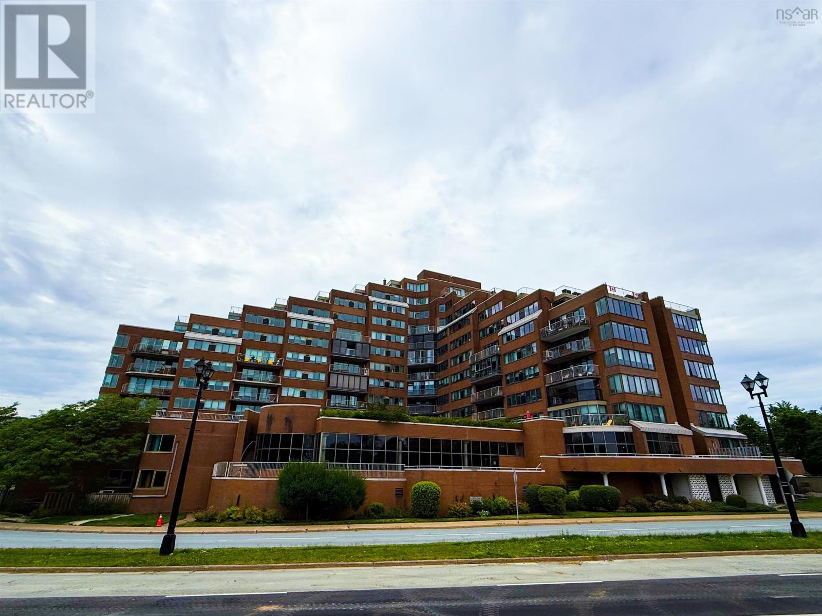 210 1 Prince Street, Dartmouth, Nova Scotia  B2Y 4L3 - Photo 2 - 202516933